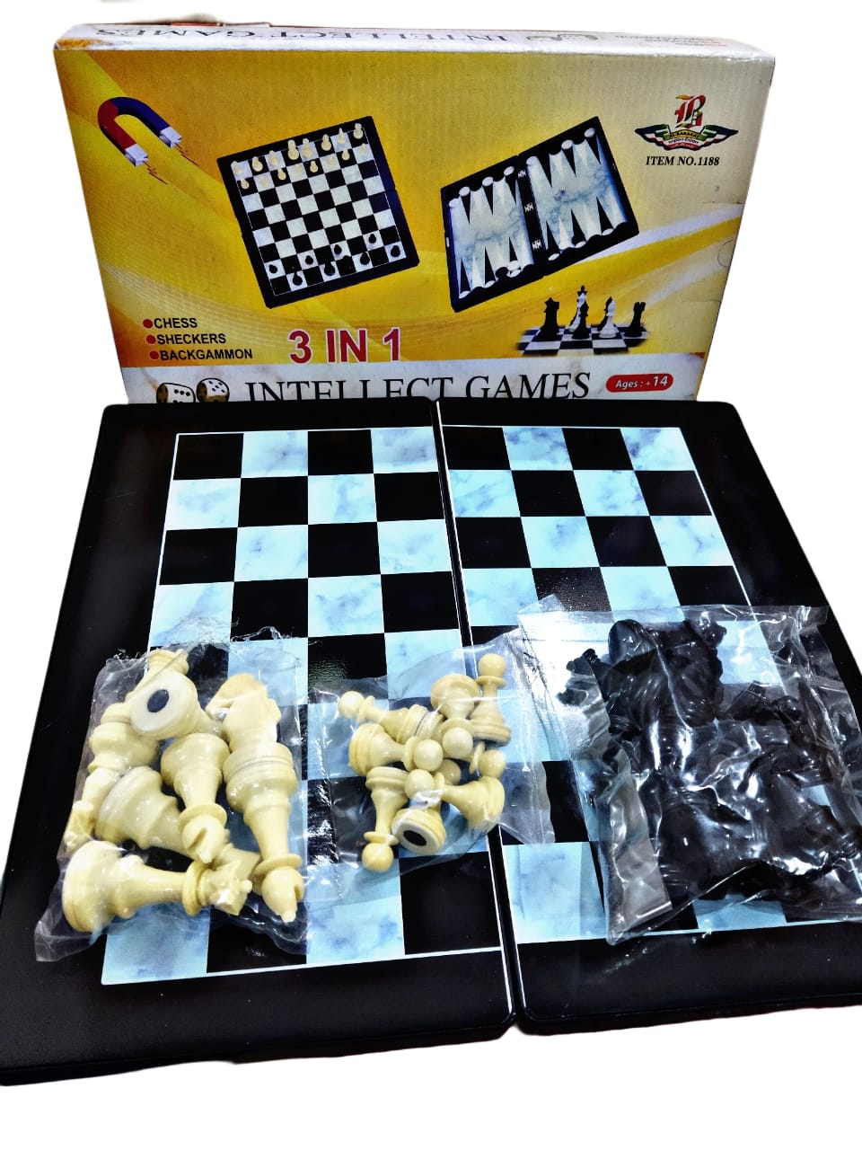 image of لعبة Intellect Games 3 في 1 – تصميم رقعة أزرق وأسود