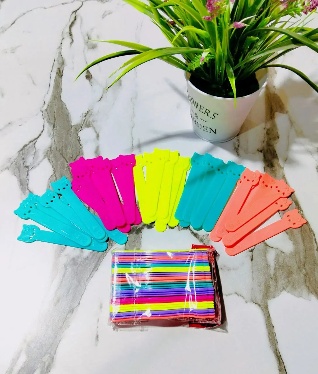 خافض لسان بلاستيك ملون كبير